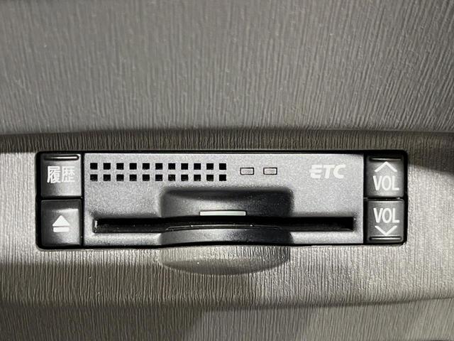 プリウス Ｇツーリングセレクション　ＳＤナビ　バックカメラ　スマートキー　ＬＥＤヘッドライト　ＥＴＣ　クルーズコントロール　純正１７インチアルミホイール　オートライト　オートエアコン　革巻きハンドル　フォグランプ　横滑り防止装置（6枚目）