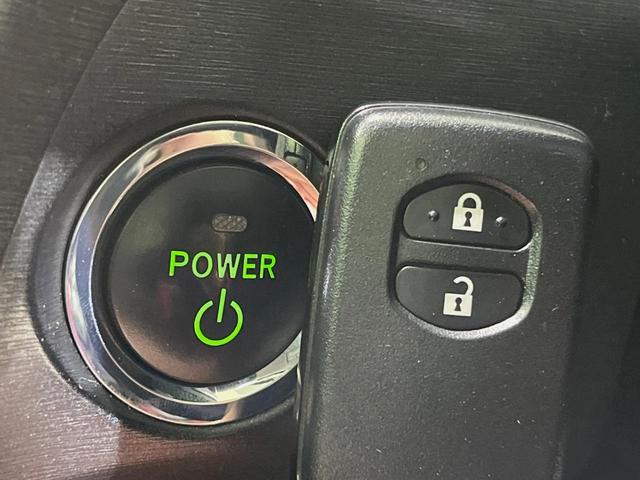 プリウス Ｇツーリングセレクション　ＳＤナビ　バックカメラ　スマートキー　ＬＥＤヘッドライト　ＥＴＣ　クルーズコントロール　純正１７インチアルミホイール　オートライト　オートエアコン　革巻きハンドル　フォグランプ　横滑り防止装置（7枚目）