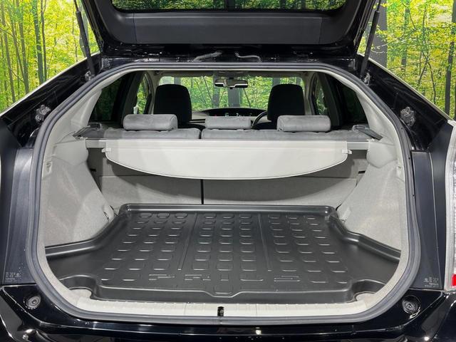 プリウス Ｇツーリングセレクション　ＳＤナビ　バックカメラ　スマートキー　ＬＥＤヘッドライト　ＥＴＣ　クルーズコントロール　純正１７インチアルミホイール　オートライト　オートエアコン　革巻きハンドル　フォグランプ　横滑り防止装置（10枚目）