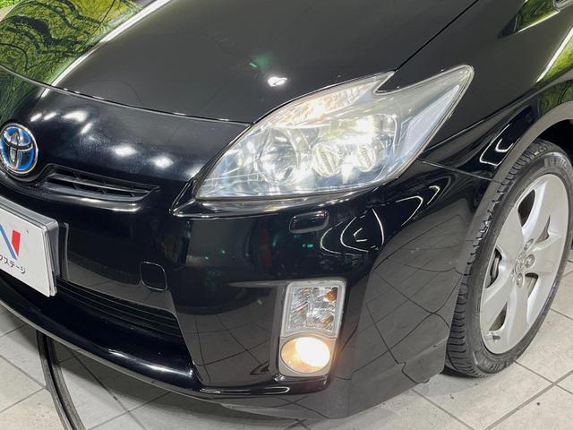 プリウス Ｇツーリングセレクション　ＳＤナビ　バックカメラ　スマートキー　ＬＥＤヘッドライト　ＥＴＣ　クルーズコントロール　純正１７インチアルミホイール　オートライト　オートエアコン　革巻きハンドル　フォグランプ　横滑り防止装置（12枚目）