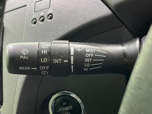 プリウス Ｇツーリングセレクション　ＳＤナビ　バックカメラ　スマートキー　ＬＥＤヘッドライト　ＥＴＣ　クルーズコントロール　純正１７インチアルミホイール　オートライト　オートエアコン　革巻きハンドル　フォグランプ　横滑り防止装置（29枚目）