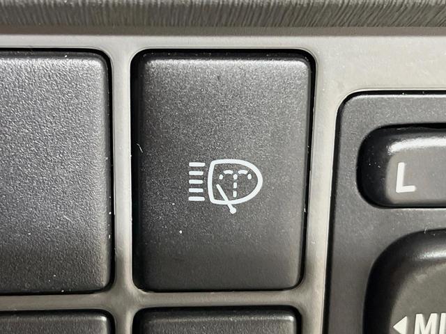 プリウス Ｇツーリングセレクション　ＳＤナビ　バックカメラ　スマートキー　ＬＥＤヘッドライト　ＥＴＣ　クルーズコントロール　純正１７インチアルミホイール　オートライト　オートエアコン　革巻きハンドル　フォグランプ　横滑り防止装置（31枚目）