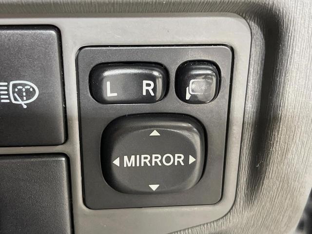 プリウス Ｇツーリングセレクション　ＳＤナビ　バックカメラ　スマートキー　ＬＥＤヘッドライト　ＥＴＣ　クルーズコントロール　純正１７インチアルミホイール　オートライト　オートエアコン　革巻きハンドル　フォグランプ　横滑り防止装置（32枚目）