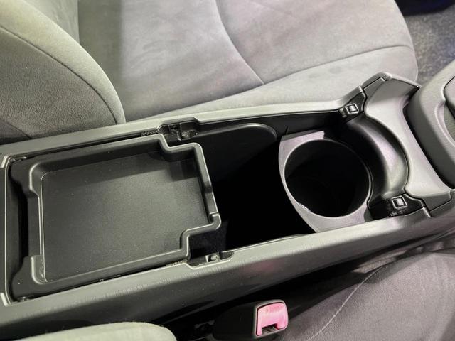 プリウス Ｇツーリングセレクション　ＳＤナビ　バックカメラ　スマートキー　ＬＥＤヘッドライト　ＥＴＣ　クルーズコントロール　純正１７インチアルミホイール　オートライト　オートエアコン　革巻きハンドル　フォグランプ　横滑り防止装置（40枚目）