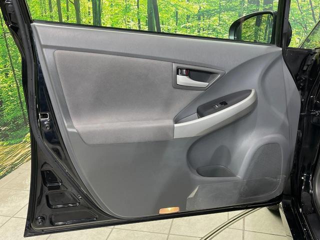 プリウス Ｇツーリングセレクション　ＳＤナビ　バックカメラ　スマートキー　ＬＥＤヘッドライト　ＥＴＣ　クルーズコントロール　純正１７インチアルミホイール　オートライト　オートエアコン　革巻きハンドル　フォグランプ　横滑り防止装置（49枚目）