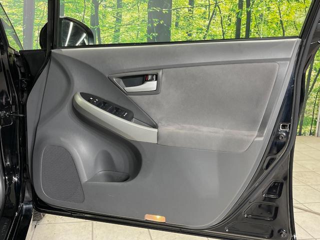 プリウス Ｇツーリングセレクション　ＳＤナビ　バックカメラ　スマートキー　ＬＥＤヘッドライト　ＥＴＣ　クルーズコントロール　純正１７インチアルミホイール　オートライト　オートエアコン　革巻きハンドル　フォグランプ　横滑り防止装置（50枚目）