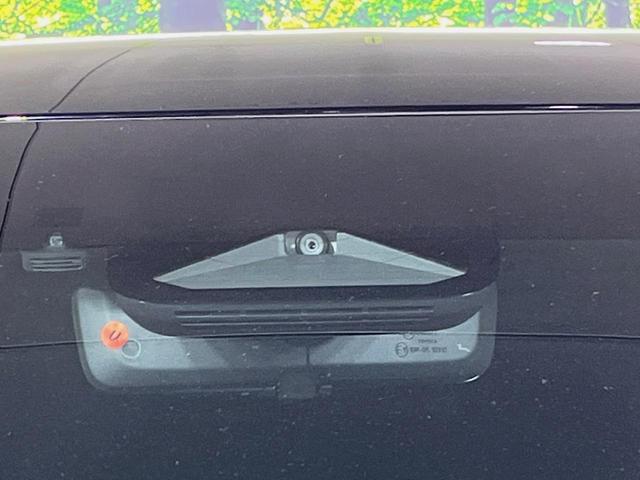 アルファードハイブリッド Z パノラマルーフ ユニバーサルステップ 純正14型ナビ 後席モニター 全周囲カメラ 両側電動スライドドア 100V電源 衝突軽減装置 ステアリングヒーター デジタルインナーミラー 置くだけ充電(22枚目)