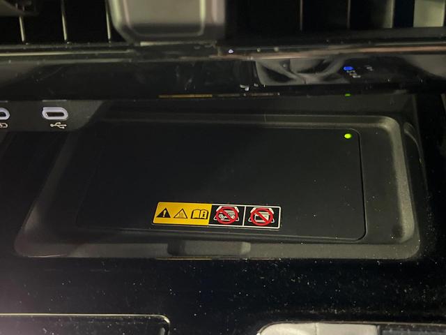 アルファードハイブリッド Z パノラマルーフ ユニバーサルステップ 純正14型ナビ 後席モニター 全周囲カメラ 両側電動スライドドア 100V電源 衝突軽減装置 ステアリングヒーター デジタルインナーミラー 置くだけ充電(41枚目)