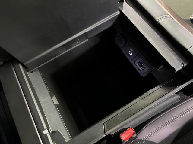 アルファードハイブリッド Z パノラマルーフ ユニバーサルステップ 純正14型ナビ 後席モニター 全周囲カメラ 両側電動スライドドア 100V電源 衝突軽減装置 ステアリングヒーター デジタルインナーミラー 置くだけ充電(49枚目)