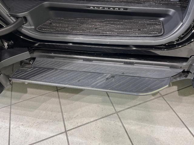 アルファードハイブリッド Z パノラマルーフ ユニバーサルステップ 純正14型ナビ 後席モニター 全周囲カメラ 両側電動スライドドア 100V電源 衝突軽減装置 ステアリングヒーター デジタルインナーミラー 置くだけ充電(63枚目)