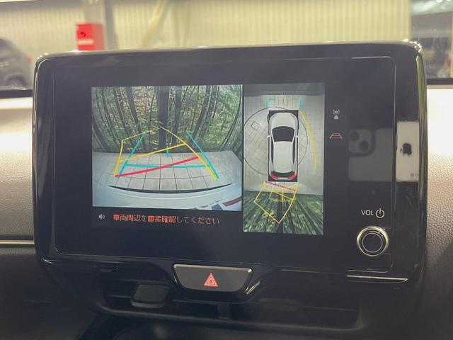 ヤリスクロス ハイブリッドＺ　純正８型ディスプレイオーディオ　全周囲カメラ　衝突軽減装置　レーダークルーズ　禁煙車　ハーフレザーシート　パワーシート　ドラレコ　コーナーセンサー　スマートキー　ＬＥＤヘッド　ＥＴＣ　オートライト（4枚目）