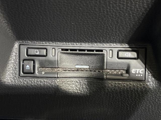 ヤリスクロス ハイブリッドＺ　純正８型ディスプレイオーディオ　全周囲カメラ　衝突軽減装置　レーダークルーズ　禁煙車　ハーフレザーシート　パワーシート　ドラレコ　コーナーセンサー　スマートキー　ＬＥＤヘッド　ＥＴＣ　オートライト（7枚目）