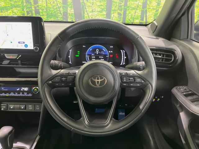 ヤリスクロス ハイブリッドＺ　純正８型ディスプレイオーディオ　全周囲カメラ　衝突軽減装置　レーダークルーズ　禁煙車　ハーフレザーシート　パワーシート　ドラレコ　コーナーセンサー　スマートキー　ＬＥＤヘッド　ＥＴＣ　オートライト（11枚目）