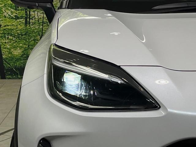 ヤリスクロス ハイブリッドＺ　純正８型ディスプレイオーディオ　全周囲カメラ　衝突軽減装置　レーダークルーズ　禁煙車　ハーフレザーシート　パワーシート　ドラレコ　コーナーセンサー　スマートキー　ＬＥＤヘッド　ＥＴＣ　オートライト（12枚目）