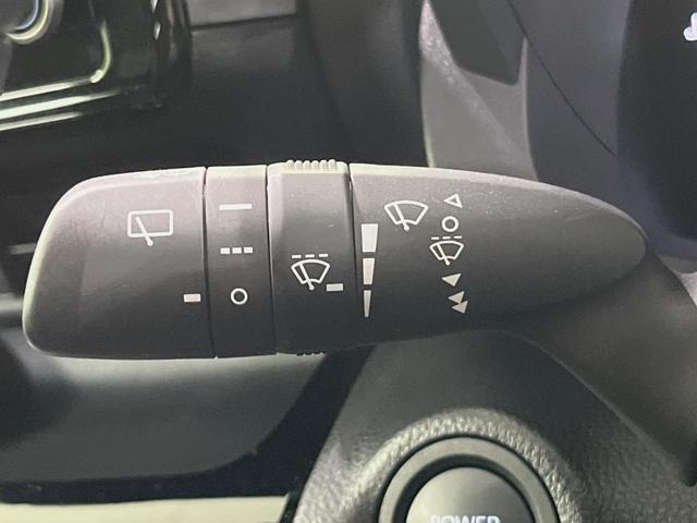 ヤリスクロス ハイブリッドＺ　純正８型ディスプレイオーディオ　全周囲カメラ　衝突軽減装置　レーダークルーズ　禁煙車　ハーフレザーシート　パワーシート　ドラレコ　コーナーセンサー　スマートキー　ＬＥＤヘッド　ＥＴＣ　オートライト（28枚目）