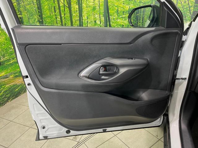 ヤリスクロス ハイブリッドＺ　純正８型ディスプレイオーディオ　全周囲カメラ　衝突軽減装置　レーダークルーズ　禁煙車　ハーフレザーシート　パワーシート　ドラレコ　コーナーセンサー　スマートキー　ＬＥＤヘッド　ＥＴＣ　オートライト（49枚目）