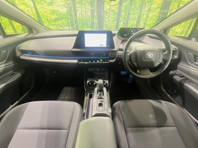プリウス Ｇ　純正８型ディスプレイオーディオ　全周囲カメラ　１００Ｖ電源　衝突軽減装置　ドラレコ　ＥＴＣ　ＬＥＤヘッド　電動パーキングブレーキ　スマートキー　シートヒーター　レーダークルーズ　純正１９インチアルミ（2枚目）