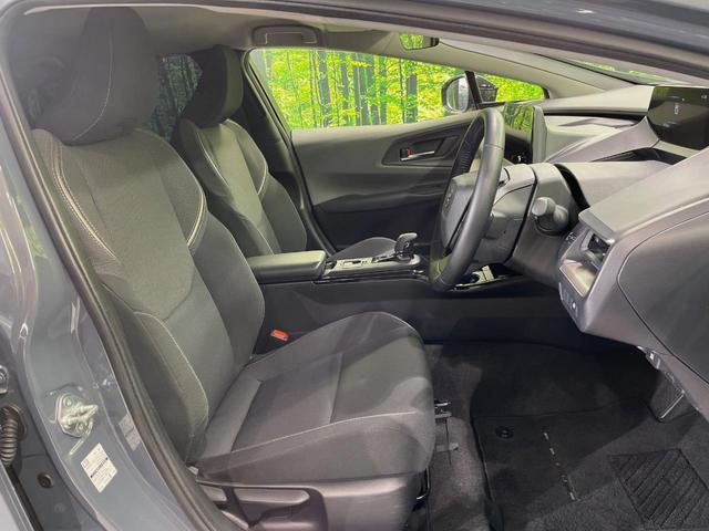 プリウス Ｇ　純正８型ディスプレイオーディオ　全周囲カメラ　１００Ｖ電源　衝突軽減装置　ドラレコ　ＥＴＣ　ＬＥＤヘッド　電動パーキングブレーキ　スマートキー　シートヒーター　レーダークルーズ　純正１９インチアルミ（8枚目）