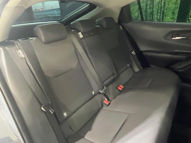 プリウス Ｇ　純正８型ディスプレイオーディオ　全周囲カメラ　１００Ｖ電源　衝突軽減装置　ドラレコ　ＥＴＣ　ＬＥＤヘッド　電動パーキングブレーキ　スマートキー　シートヒーター　レーダークルーズ　純正１９インチアルミ（9枚目）