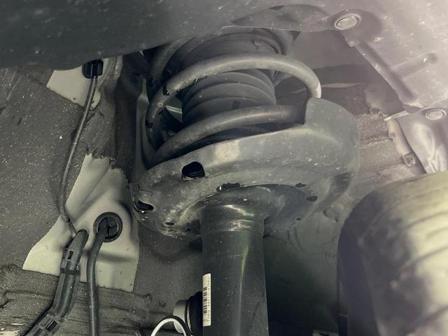 プリウス Ｇ　純正８型ディスプレイオーディオ　全周囲カメラ　１００Ｖ電源　衝突軽減装置　ドラレコ　ＥＴＣ　ＬＥＤヘッド　電動パーキングブレーキ　スマートキー　シートヒーター　レーダークルーズ　純正１９インチアルミ（20枚目）