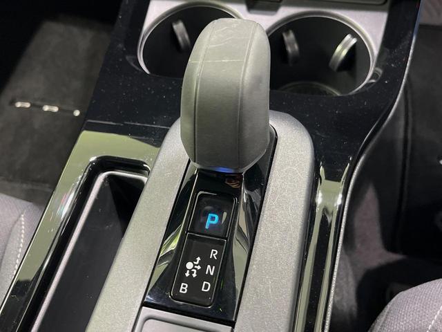 プリウス Ｇ　純正８型ディスプレイオーディオ　全周囲カメラ　１００Ｖ電源　衝突軽減装置　ドラレコ　ＥＴＣ　ＬＥＤヘッド　電動パーキングブレーキ　スマートキー　シートヒーター　レーダークルーズ　純正１９インチアルミ（21枚目）