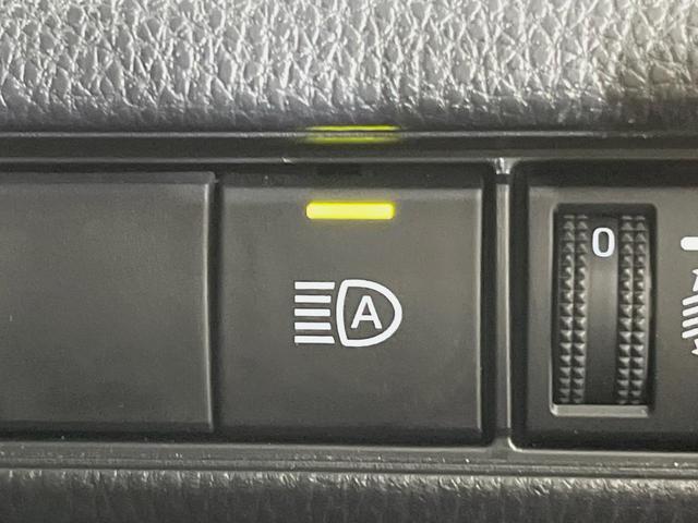 プリウス Z 純正12型ディスプレイオーディオ 全周囲カメラ 100V電源 衝突軽減装置 レーダークルーズ 禁煙車 パワーバックドア シートエアコン パワーシート コーナーセンサー LEDヘッド オートライト(37枚目)