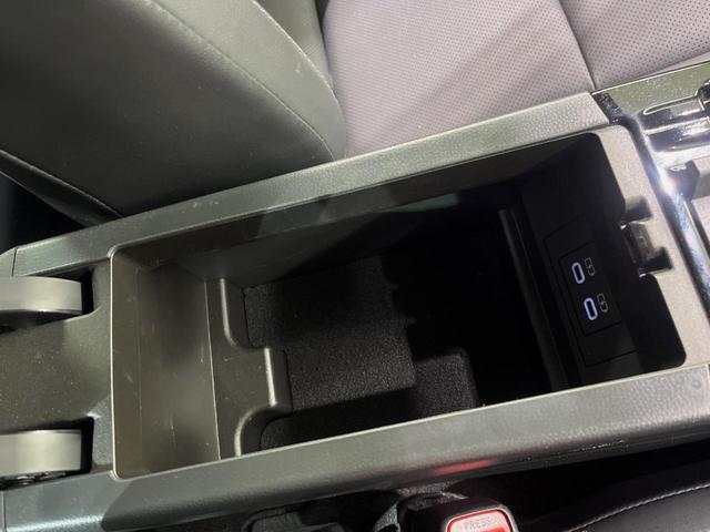 プリウス Z 純正12型ディスプレイオーディオ 全周囲カメラ 100V電源 衝突軽減装置 レーダークルーズ 禁煙車 パワーバックドア シートエアコン パワーシート コーナーセンサー LEDヘッド オートライト(44枚目)