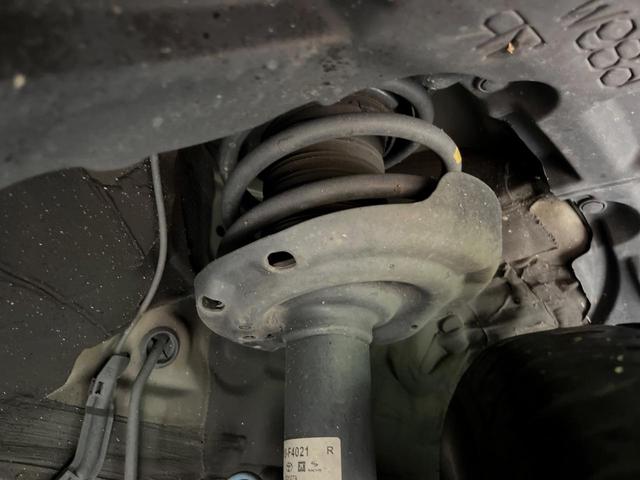 C-HR S LEDパッケージ 純正ナビ バックカメラ 衝突被害軽減システム レーダークルーズ 禁煙車 スマートキー LEDヘッド ビルトインETC オートハイビーム 車線逸脱警報 オートライト デュアルエアコン(20枚目)