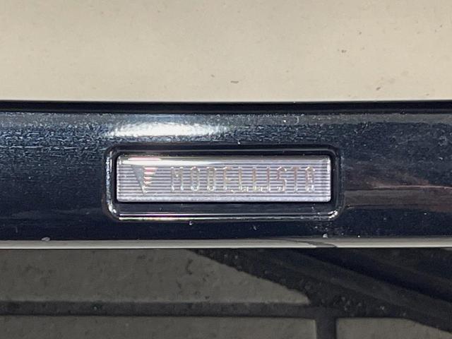 プリウス Ｚ　１２型ＤＡ　モデリスタエアロ　モデリスタ１９インチＡＷ　ソーラー充電システム　デジタルインナーミラー　ＢＳＭ　全周囲カメラ　１００Ｖ　衝突軽減　レーダークルーズ　禁煙車　電動リアゲート　パワーシート（3枚目）