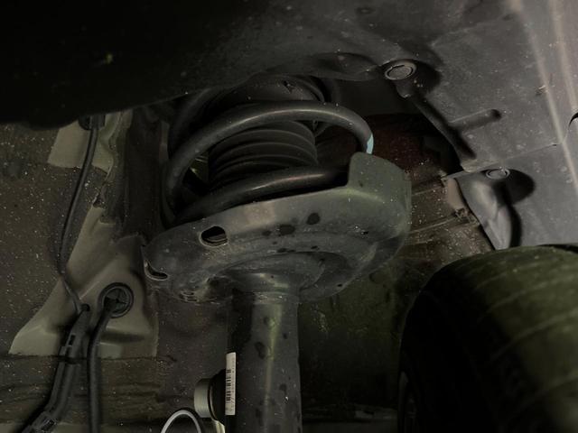 プリウス Ｚ　１２型ＤＡ　モデリスタエアロ　モデリスタ１９インチＡＷ　ソーラー充電システム　デジタルインナーミラー　ＢＳＭ　全周囲カメラ　１００Ｖ　衝突軽減　レーダークルーズ　禁煙車　電動リアゲート　パワーシート（20枚目）