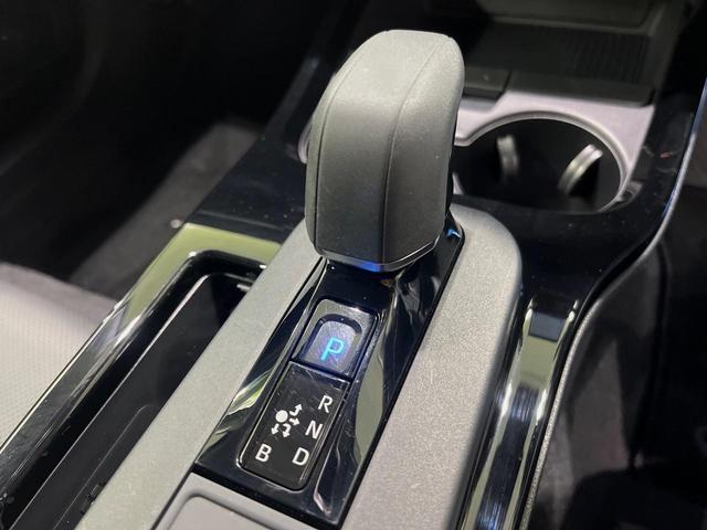 プリウス Ｚ　１２型ＤＡ　モデリスタエアロ　モデリスタ１９インチＡＷ　ソーラー充電システム　デジタルインナーミラー　ＢＳＭ　全周囲カメラ　１００Ｖ　衝突軽減　レーダークルーズ　禁煙車　電動リアゲート　パワーシート（21枚目）
