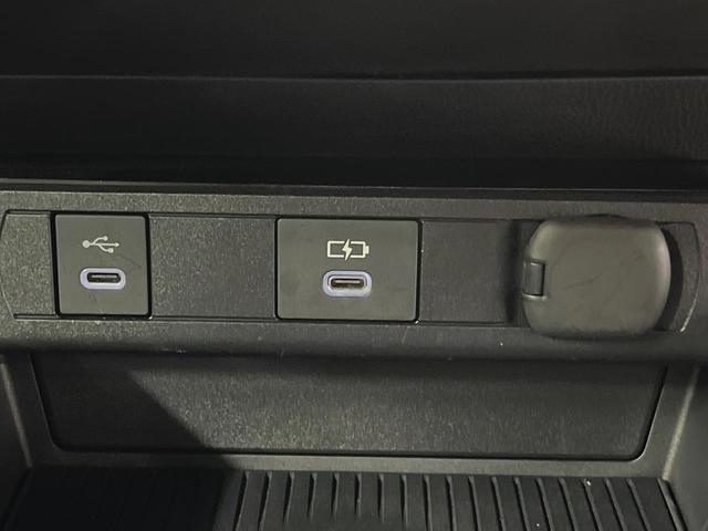 プリウス Ｚ　１２型ＤＡ　モデリスタエアロ　モデリスタ１９インチＡＷ　ソーラー充電システム　デジタルインナーミラー　ＢＳＭ　全周囲カメラ　１００Ｖ　衝突軽減　レーダークルーズ　禁煙車　電動リアゲート　パワーシート（30枚目）