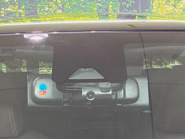 ヤリスクロス ハイブリッドＺ　純正８型ナビ　全周囲カメラ　衝突軽減装置　レーダークルーズ　ハーフレザー　パワーシート　ドラレコ　コーナーセンサー　スマートキー　ＬＥＤヘッド　ＥＴＣ　デジタルインナーミラー　純正１８インチアルミ（5枚目）