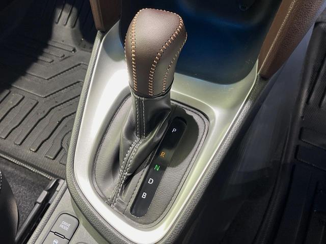 ヤリスクロス ハイブリッドＺ　純正８型ナビ　全周囲カメラ　衝突軽減装置　レーダークルーズ　ハーフレザー　パワーシート　ドラレコ　コーナーセンサー　スマートキー　ＬＥＤヘッド　ＥＴＣ　デジタルインナーミラー　純正１８インチアルミ（21枚目）