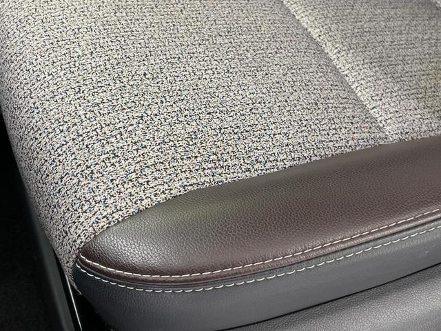 ヤリスクロス ハイブリッドＺ　純正８型ナビ　全周囲カメラ　衝突軽減装置　レーダークルーズ　ハーフレザー　パワーシート　ドラレコ　コーナーセンサー　スマートキー　ＬＥＤヘッド　ＥＴＣ　デジタルインナーミラー　純正１８インチアルミ（52枚目）