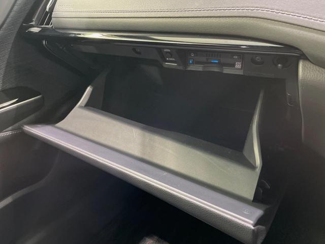 クラウンハイブリッド Ｓ　Ｃパッケージ　モデリスタエアロ　純正８型ナビ　全周囲カメラ　衝突被害軽減装置　レーダークルーズ　ブラインドスポットモニター　禁煙車　コーナーセンサー　ＬＥＤヘッド　ＥＴＣ２．０　パークアシスト　車線逸脱警報（39枚目）