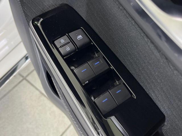 クラウンハイブリッド Ｓ　Ｃパッケージ　モデリスタエアロ　純正８型ナビ　全周囲カメラ　衝突被害軽減装置　レーダークルーズ　ブラインドスポットモニター　禁煙車　コーナーセンサー　ＬＥＤヘッド　ＥＴＣ２．０　パークアシスト　車線逸脱警報（44枚目）