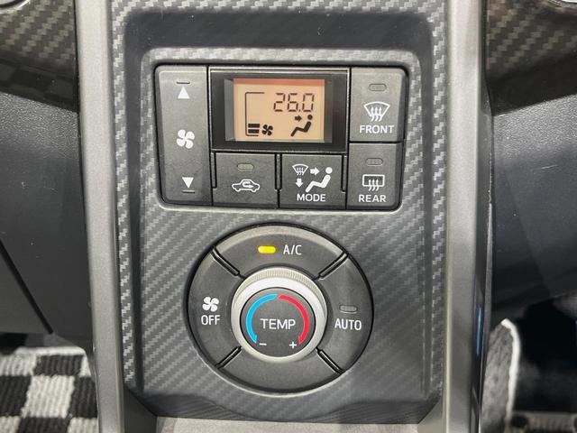 コペン ローブ　ＳＤナビ　禁煙車　シートヒーター　革巻きステアリング　１５インチアルミ　スマートキー　ＬＥＤヘッド　ＥＴＣ　オートエアコン　ＣＤ　ＤＶＤ再生　フルセグ　電動格納ミラー　パワーウィンドウ　盗難防止装置（4枚目）