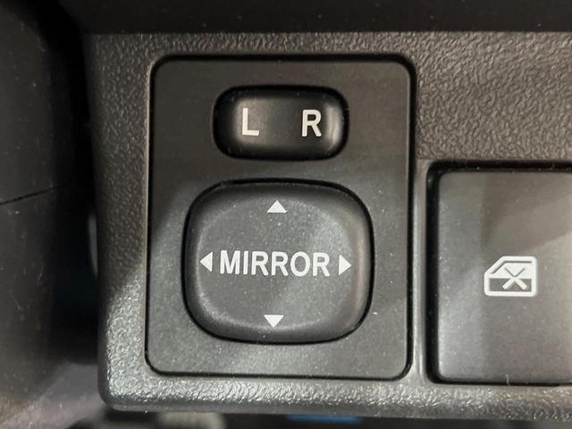 コペン ローブ　ＳＤナビ　禁煙車　シートヒーター　革巻きステアリング　１５インチアルミ　スマートキー　ＬＥＤヘッド　ＥＴＣ　オートエアコン　ＣＤ　ＤＶＤ再生　フルセグ　電動格納ミラー　パワーウィンドウ　盗難防止装置（6枚目）