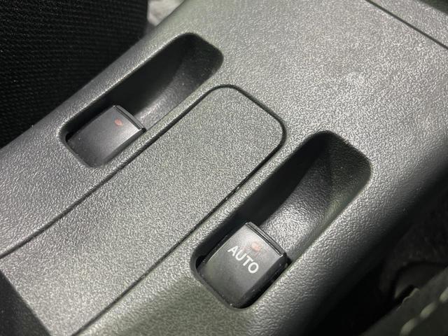 コペン ローブ　ＳＤナビ　禁煙車　シートヒーター　革巻きステアリング　１５インチアルミ　スマートキー　ＬＥＤヘッド　ＥＴＣ　オートエアコン　ＣＤ　ＤＶＤ再生　フルセグ　電動格納ミラー　パワーウィンドウ　盗難防止装置（30枚目）