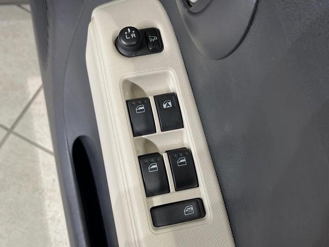 ミラココア ココアプラスＸ　ＳＤナビ　禁煙車　スマートキー　ＬＥＤヘッドライト　ルーフレール　ＥＴＣ　オートエアコン　ＣＤ／ＤＶＤ再生　地デジ　ＬＥＤフォグライト　電動格納ミラー　衝突安全ボディ　ドアバイザー　盗難防止装置（7枚目）