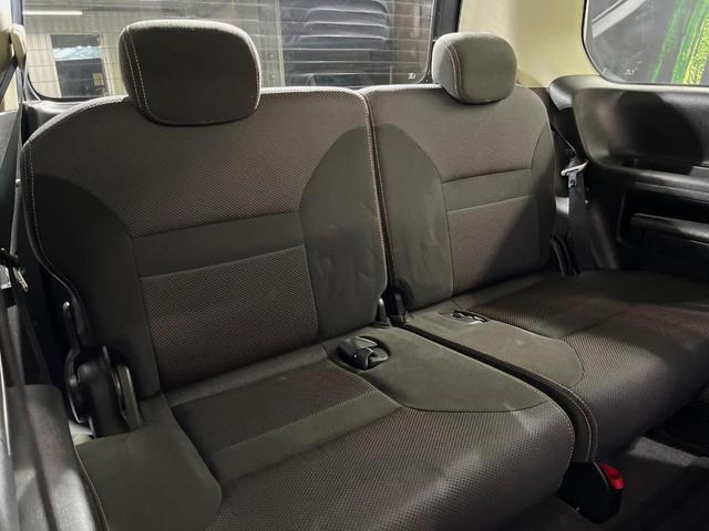 セレナ ハイウェイスター　Ｖエアロセレクション　純正ナビ　両側電動スライドドア　禁煙車　スマートキー　ＨＩＤヘッドライト　ＥＴＣ　オートライト　オートエアコン　ＣＤ／ＤＶＤ再生　地デジ　革巻きステアリング　ＬＥＤフォグライト　１７インチアルミ（9枚目）