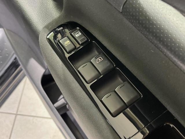 セレナ ハイウェイスター　Ｖエアロセレクション　純正ナビ　両側電動スライドドア　禁煙車　スマートキー　ＨＩＤヘッドライト　ＥＴＣ　オートライト　オートエアコン　ＣＤ／ＤＶＤ再生　地デジ　革巻きステアリング　ＬＥＤフォグライト　１７インチアルミ（34枚目）