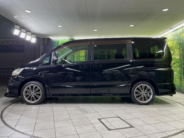 セレナ ハイウェイスター　Ｖエアロセレクション　純正ナビ　両側電動スライドドア　禁煙車　スマートキー　ＨＩＤヘッドライト　ＥＴＣ　オートライト　オートエアコン　ＣＤ／ＤＶＤ再生　地デジ　革巻きステアリング　ＬＥＤフォグライト　１７インチアルミ（42枚目）