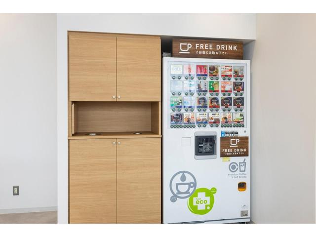 セレナ ハイウェイスター　Ｖエアロセレクション　純正ナビ　両側電動スライドドア　禁煙車　スマートキー　ＨＩＤヘッドライト　ＥＴＣ　オートライト　オートエアコン　ＣＤ／ＤＶＤ再生　地デジ　革巻きステアリング　ＬＥＤフォグライト　１７インチアルミ（76枚目）