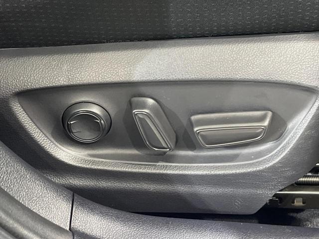 プリウス Ａ　ＳＤナビ　バックカメラ　衝突軽減装置　レーダークルーズ　禁煙車　パワーシート　前後ドラレコ　コーナーセンサー　スマートキー　ＬＥＤヘッド　ＥＴＣ　ブラインドスポットモニター　車線逸脱警報　フルセグ（7枚目）