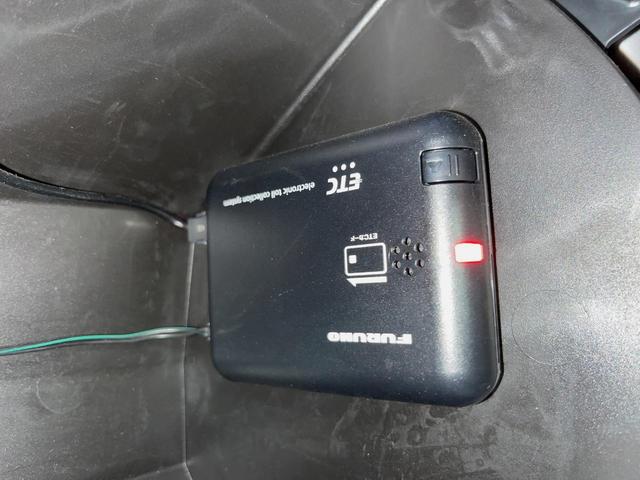 プリウス Ａ　ＳＤナビ　バックカメラ　衝突軽減装置　レーダークルーズ　禁煙車　パワーシート　前後ドラレコ　コーナーセンサー　スマートキー　ＬＥＤヘッド　ＥＴＣ　ブラインドスポットモニター　車線逸脱警報　フルセグ（25枚目）