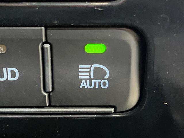 プリウス Ａ　ＳＤナビ　バックカメラ　衝突軽減装置　レーダークルーズ　禁煙車　パワーシート　前後ドラレコ　コーナーセンサー　スマートキー　ＬＥＤヘッド　ＥＴＣ　ブラインドスポットモニター　車線逸脱警報　フルセグ（30枚目）
