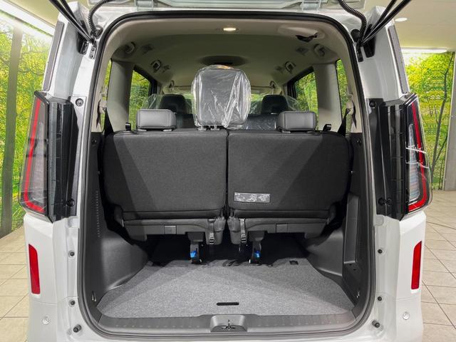 ���i�̂���������ʋ΁A���}���ɏ\���ȉ׎��X�y�[�X���m�ۂ��Ă���܂��B�Z�J���h�V�[�g��|���ƁA�傫�ȉו��̐ύڂ��\�ł���