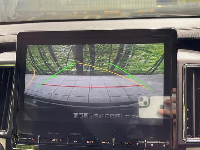 デリカＤ：５ Ｐ　純正１０型ナビ　バックカメラ　衝突軽減装置　パワーバックドア　ＬＥＤヘッド　純正１８インチアルミ　ドラレコ　ＥＴＣ　両側電動スライドドア　ＥＴＣ　ステアリングヒーター　パドルシフト　電動パーキング（4枚目）